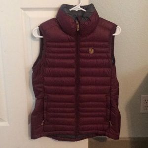 Women’s abisko padded vest.
